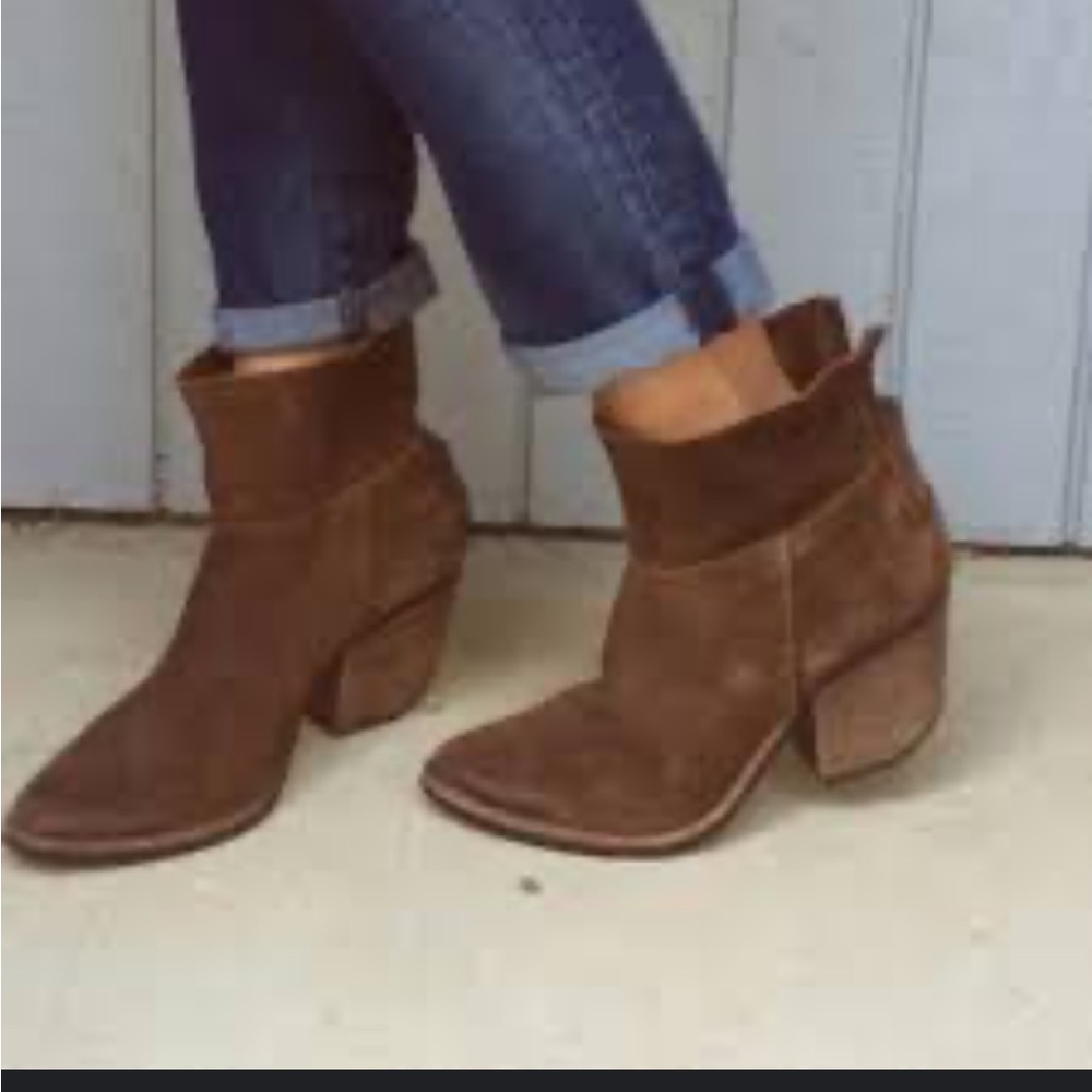 Coco by Matisse brown suede western ankle boots booties 6.5 fall winter boho